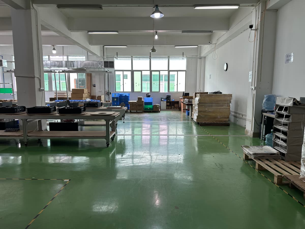Amplifier assembly workshop at the Wave Sound factory