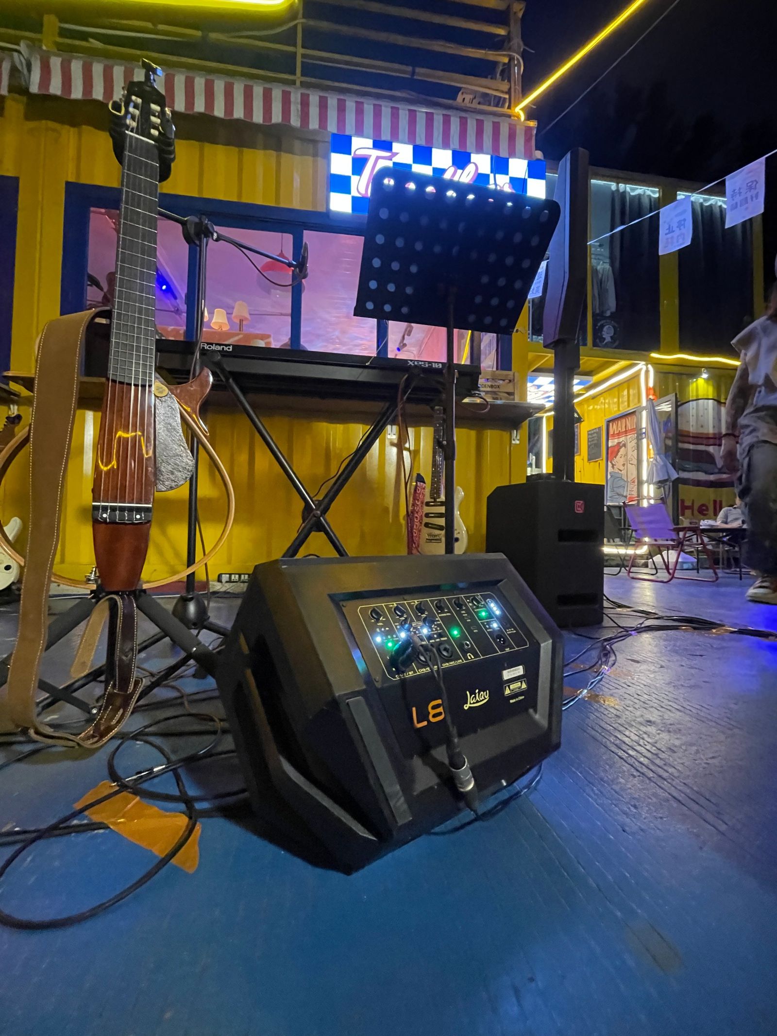 LAIQU L8 speakers at an outdoor live event