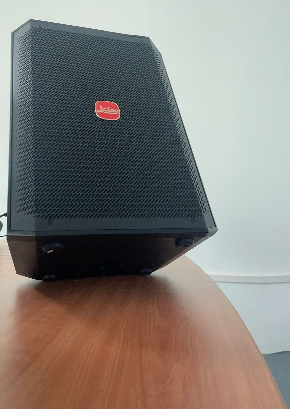 LAIQU L8 battery-powered loudspeaker — real product photo